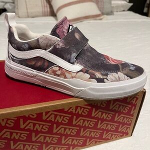 Like new condition Vans shoes.